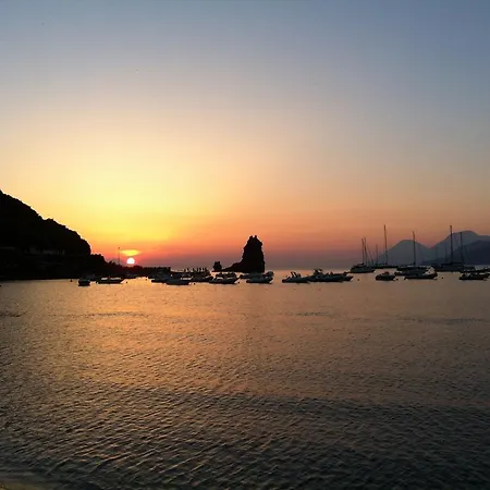 Dolcevita In Vulcano